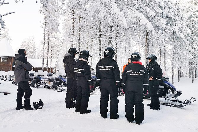 1-Hour Snowmobile Safari Experience - From the safari office to the machines