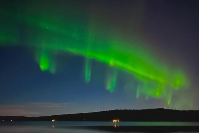 Aurora Hunt with BBQ in Rovaniemi - Waiting beside the lake and fire