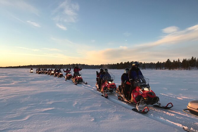 Easy Snowmobile Safari - What It Feels Like to Drive on River Ice