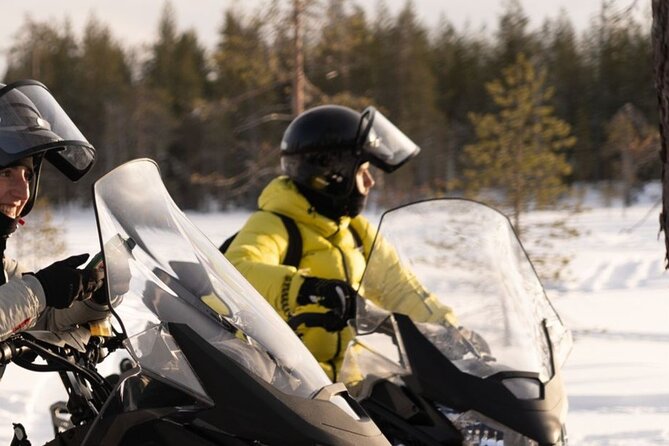 Family Snowmobile Safari in Rovaniemi - Small groups and the guide’s role