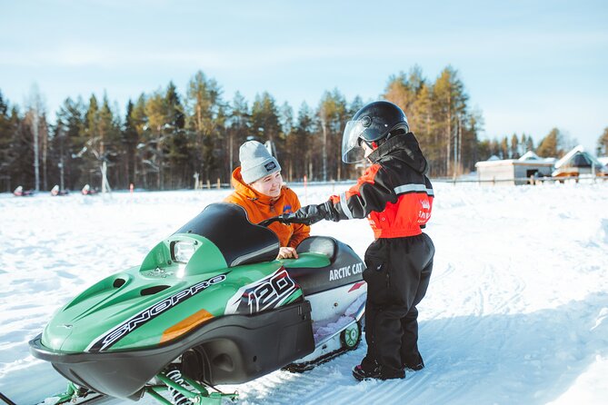 Family Snowmobiling in Rovaniemi, Apukka Resort - The forest route is the part adults will remember