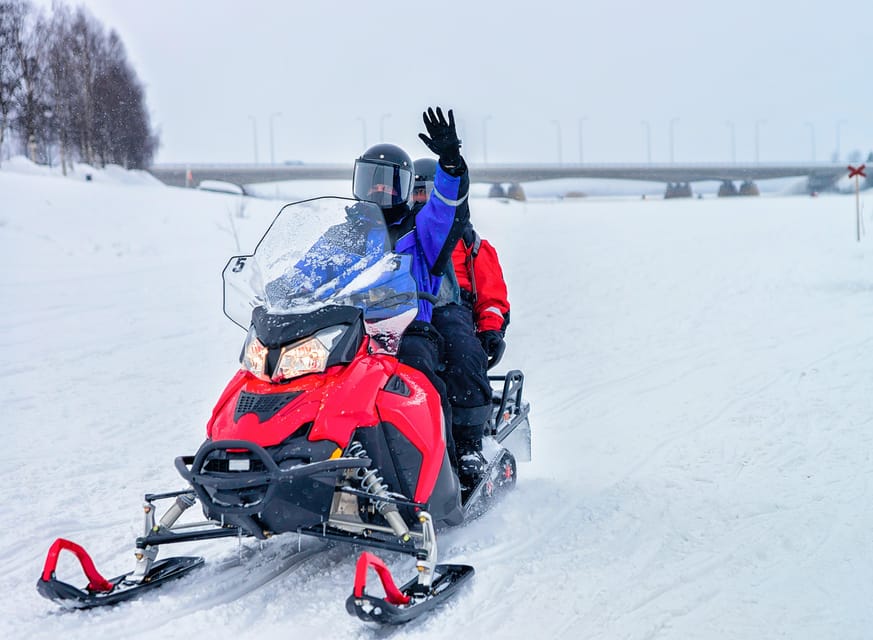 From Rovaniemi: 2-Hour Snowmobile Safari - A short safety briefing before the throttle
