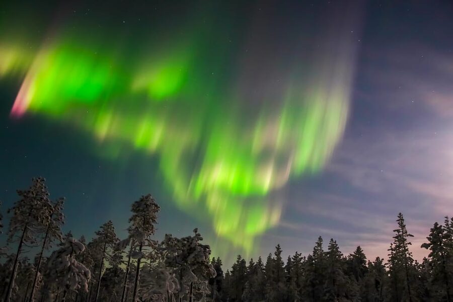From Rovaniemi: Ice Floating under Aurora Borealis - Warming up in a Finnish tent