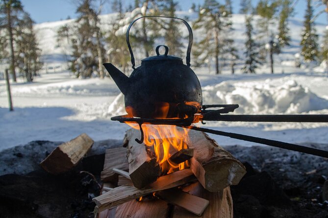 Full-Day Snowshoeing Adventure in Amethyst Mine Pyhä Luosto - Snowshoeing through deep snow and old forest