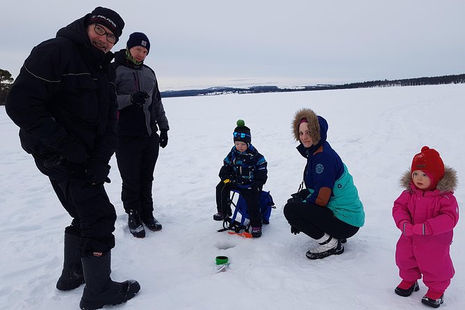Ice fishing by car with hot beverages at Pyhä-Luosto - What the two-hour outing actually feels like