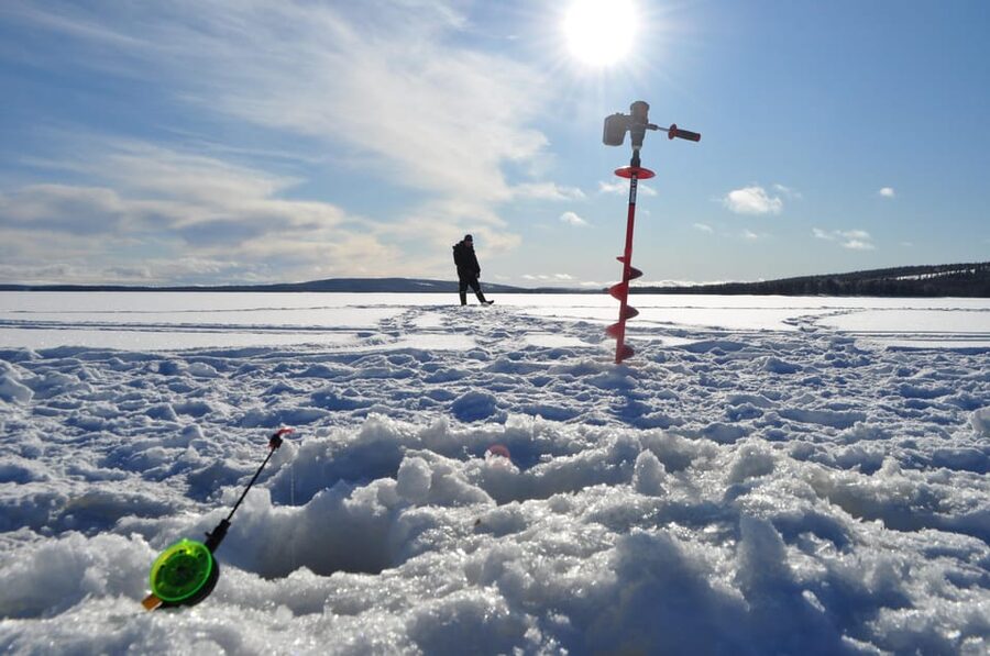 Ice fishing program in Lapland - Making your first hole in the ice