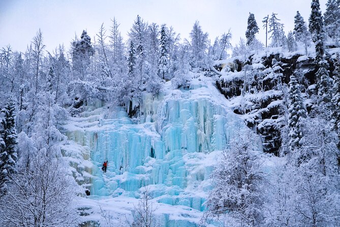 Korouoma Canyon Frozen Waterfalls - The campfire is more than a quick snack stop