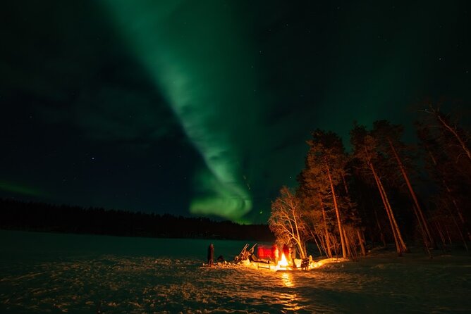 Northern Lights Hunting in Lappish old cottage - What the guides add