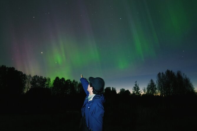 Northern lights hunting photo tour with bbq; small groups - A frozen lake, a fire, and something hot to eat