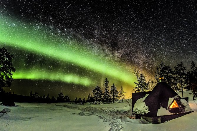 Northern Lights Photography Tour from Rovaniemi - Waiting beside the fire