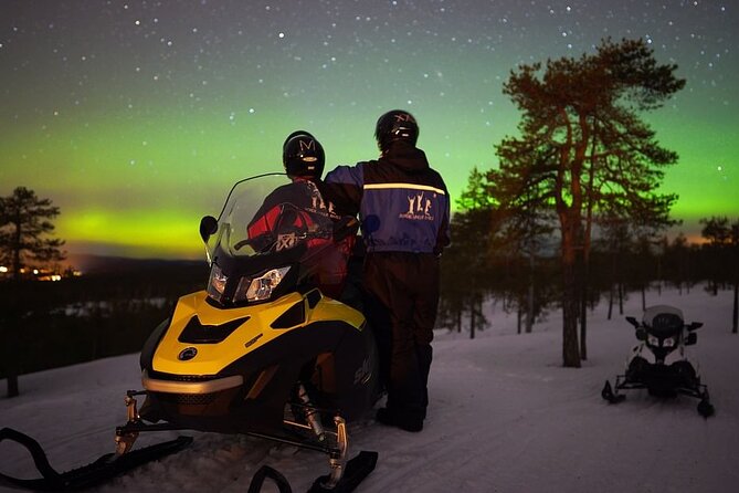 Northern Lights Snowmobile Hunt - Shared snowmobiles, driving rules, and the solo upgrade