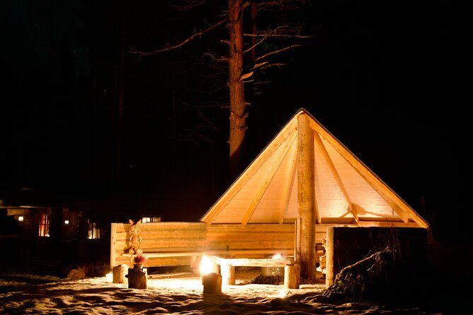 Northern Lights Tour in Atmospheric Cottage - A cottage, lake, and laavu near the city