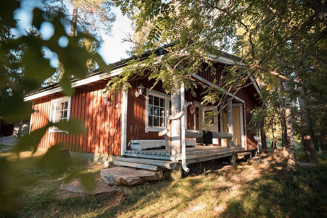 Private Lappish evening in the wilderness with traditional sauna and dinner - A home-style salmon dinner by the lake