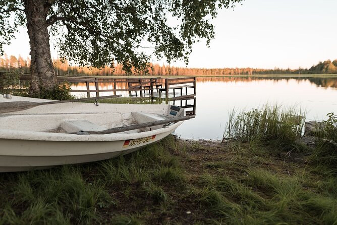 Private Lappish evening in the wilderness with traditional sauna and dinner - Waiting for the Northern Lights