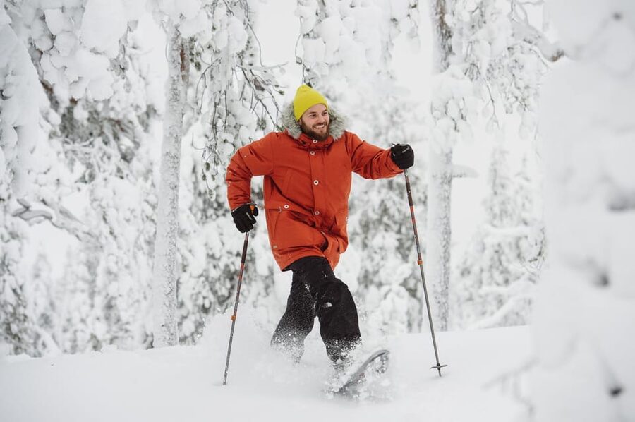 Pyhätunturi: Scenic Snowshoeing Tour in Finnish Lapland - Learning the rhythm of snowshoeing