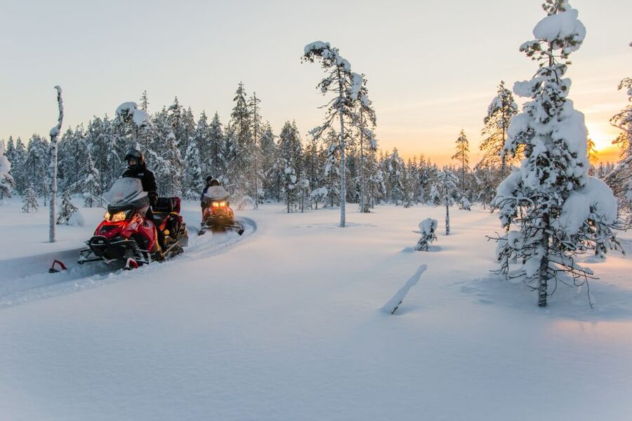 Rovaniemi: 2-Hour Snowmobiling Experience - The halfway stop for hot berry juice