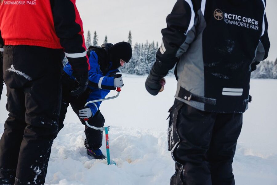 Rovaniemi: Arctic Circle Ice Fishing Experience - Reaching the frozen lake
