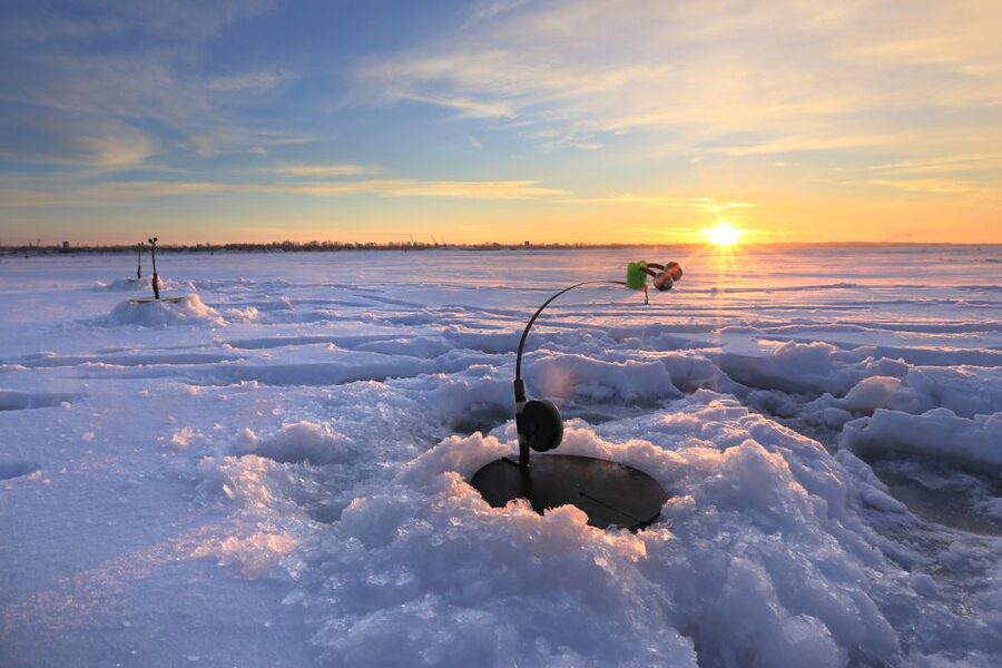 Rovaniemi: Arctic Circle Ice Fishing Experience - The guides make the difference