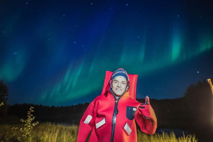 Rovaniemi: Arctic Ice Floating and Northern Lights Tour - Getting ready for the thermal suit