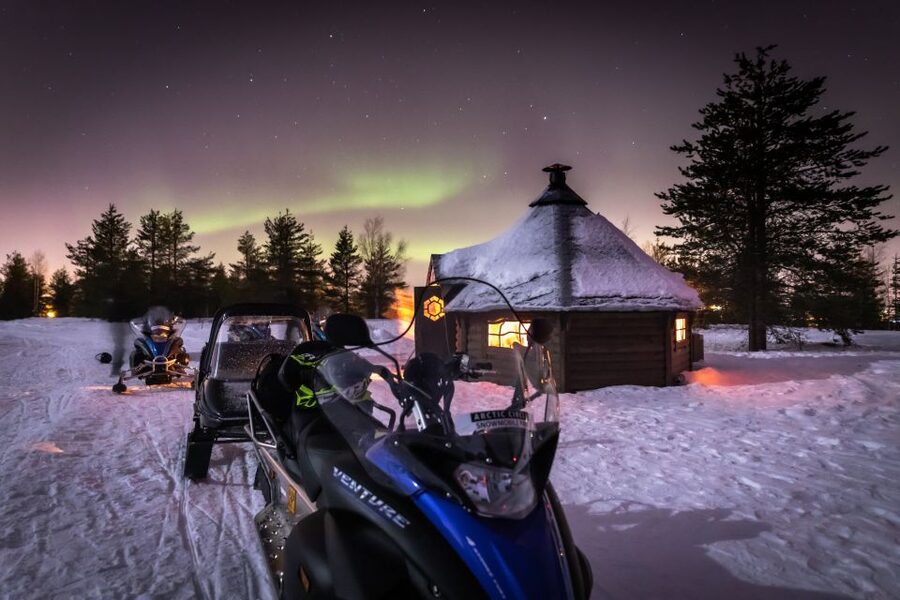 Rovaniemi: Aurora Borealis Snowmobile Safari with Campfire - The campfire stop in a kota