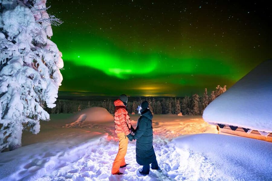 Rovaniemi: Aurora Hunt with Money-Back Guarantee and Photo - Professional portraits and practical camera help