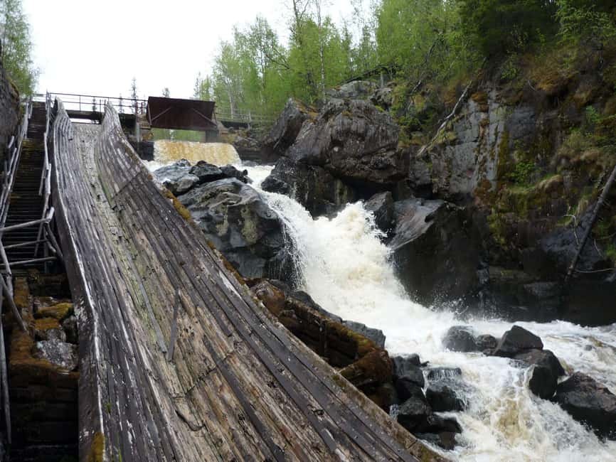 Rovaniemi: Auttiköngäs Waterfalls Hike Tour & Barbeque - How the seasons change the walk