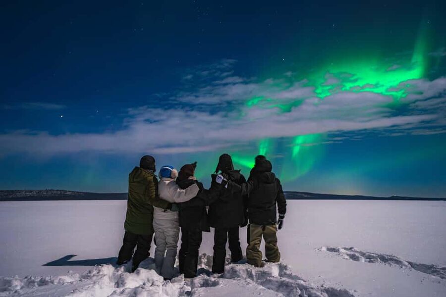 Rovaniemi: Discover the Northern Lights Photography Tour - Stop two: fire, food, and a longer wait