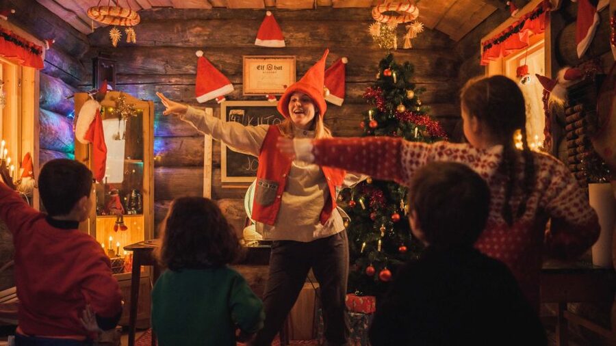Rovaniemi: Elf Hat Academy in Santa's Village - The secret elf dances