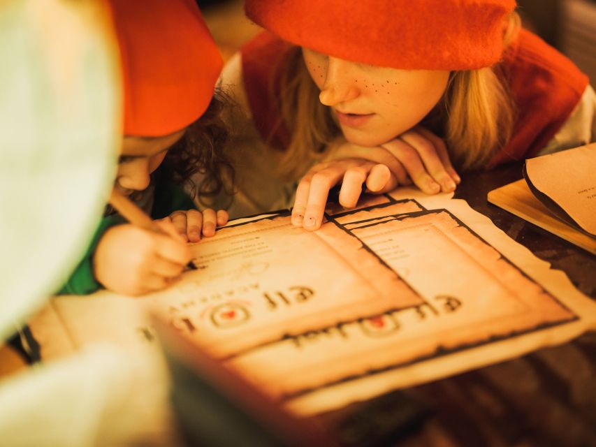 Rovaniemi: Elf Hat Academy in Santa's Village - Who will enjoy this most