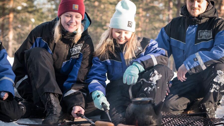 Rovaniemi: Family Snowmobile Safari with Campfire and Snacks - A snowmobile ride designed around the whole family