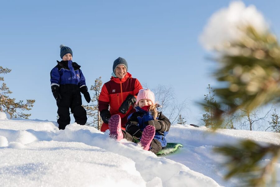 Rovaniemi: Family Snowmobile Trip with Guide and Picnic - A family safari with two different levels of adventure