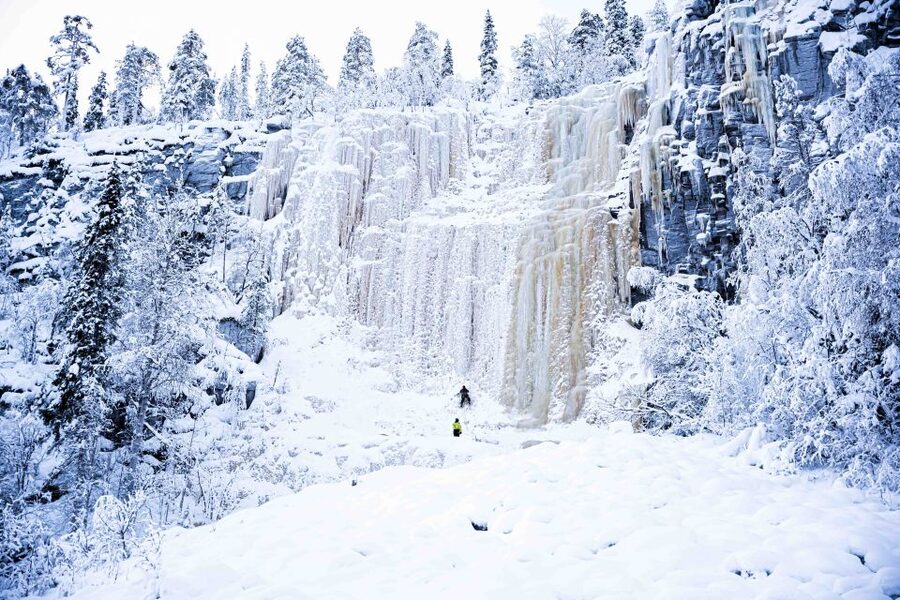 Rovaniemi: Frozen Waterfalls of Korouoma Canyon & Pro Photos - The five-kilometer route through frozen forest