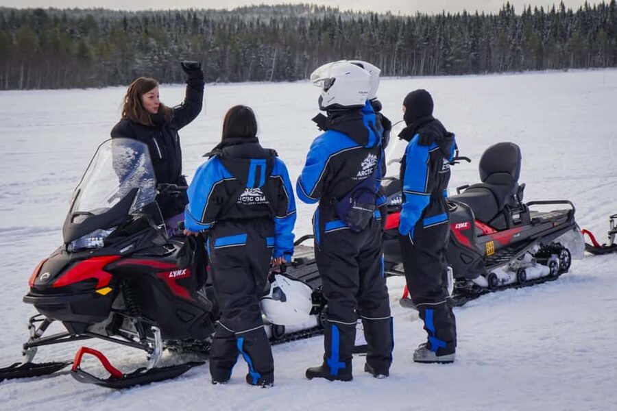 Rovaniemi: Guided Wilderness Snowmobile Safari & Barbeque - Swapping drivers and riding as a passenger