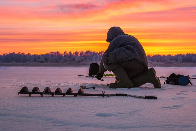 Rovaniemi: Ice Fishing from Private Lakefront Property & BBQ - Ice fishing on a frozen lake
