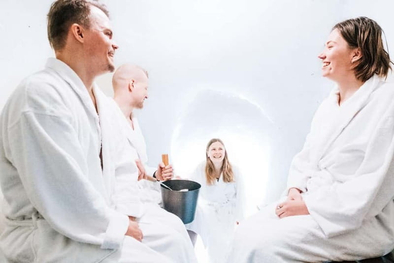 Rovaniemi: Ice Restaurant Dinner with Snow Sauna & jacuzzi - Key details at a glance
