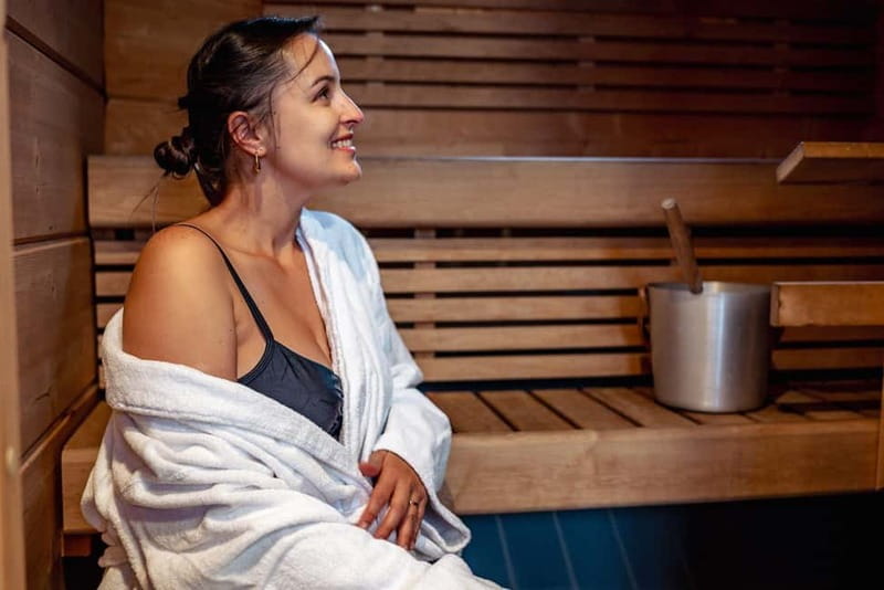 Rovaniemi: Ice Restaurant Dinner with Snow Sauna & jacuzzi - Who will enjoy this most