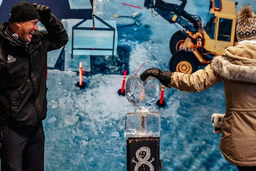 Rovaniemi: Ice sculpting experience - Learning to carve your own ice sculpture
