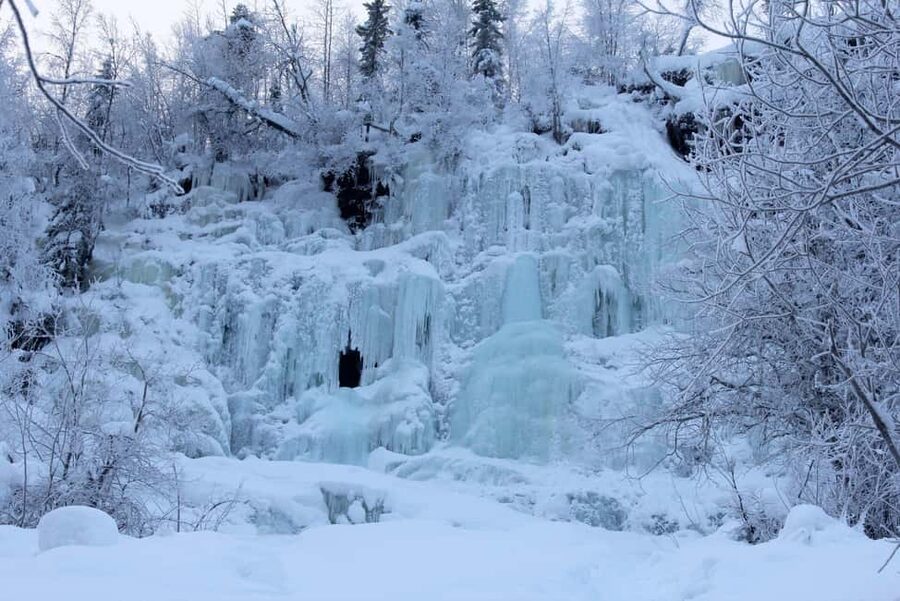 Rovaniemi: Korouoma Canyon and Frozen Waterfalls Tour - Clothing matters more than camera equipment