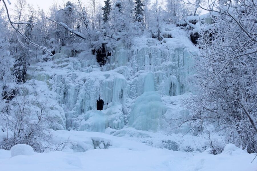 Rovaniemi: Korouoma Canyon Frozen Waterfalls Guided Hike - The first steps into Korouoma Canyon