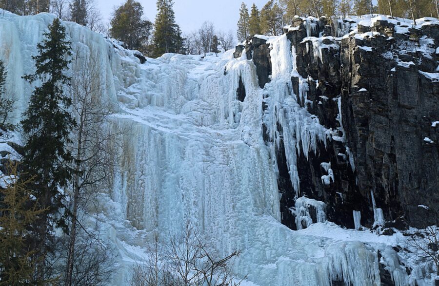 Rovaniemi: Korouoma Frozen Waterfalls Hike & Hot BBQ Lunch - Why Korouoma makes a strong winter day trip