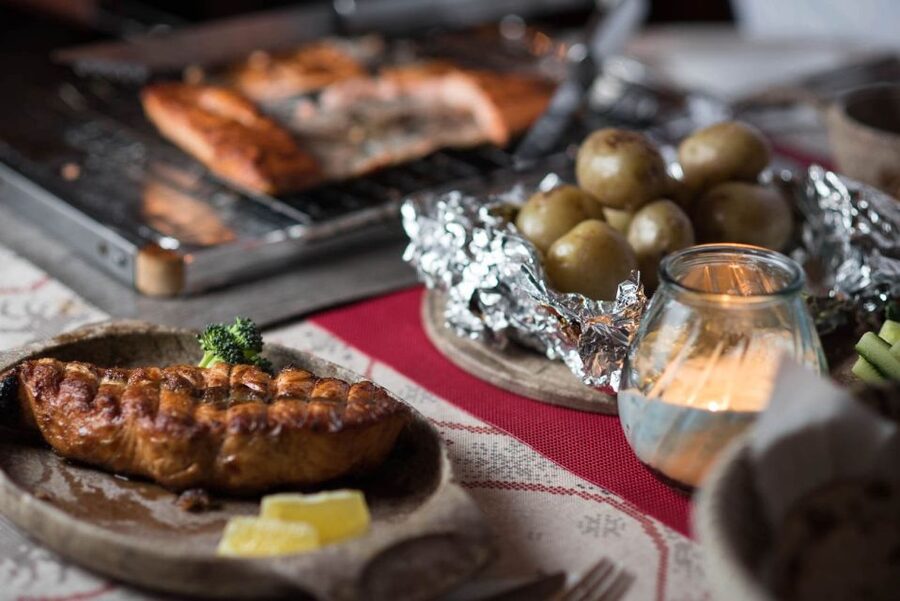 Rovaniemi: Lappish Evening Experience with Dinner - The cold plunge is the memorable test