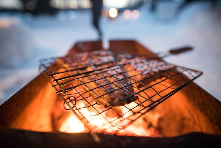 Rovaniemi: Lappish Evening Experience with Dinner - Fire-cooked salmon in a wooden cottage