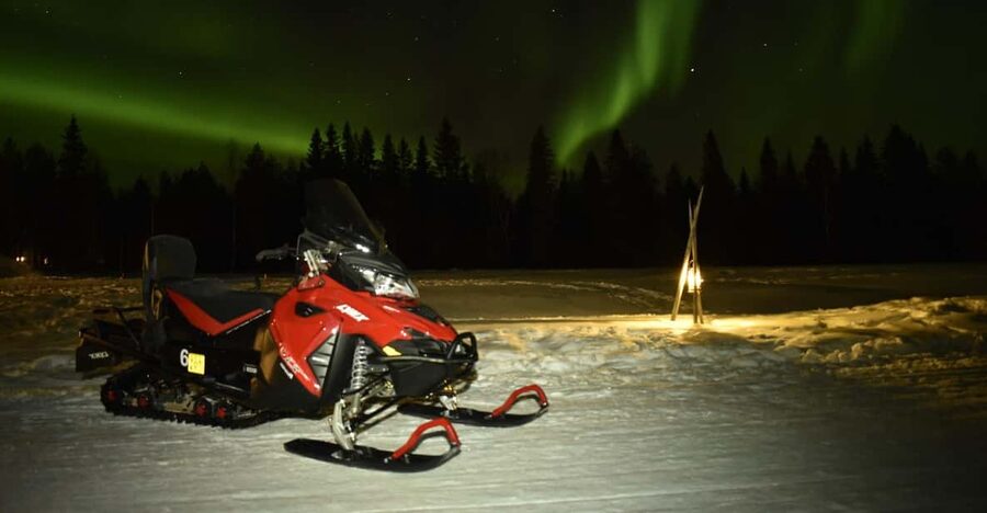 Rovaniemi: Night Snowmobile Tour - Three hours on the snowmobile trail