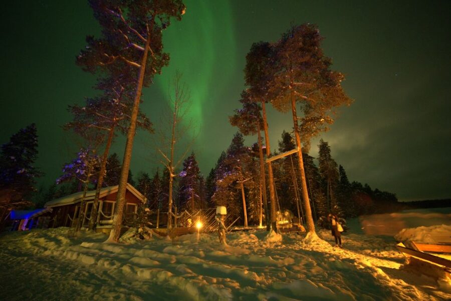 Rovaniemi: Northern Lights Hunting in Lappish old cottage - What happens if the aurora appears
