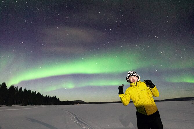 Rovaniemi: Northern Lights Pro Guaranteed - Unlimited (PRIVATE) - Campfire food and cold-weather comfort