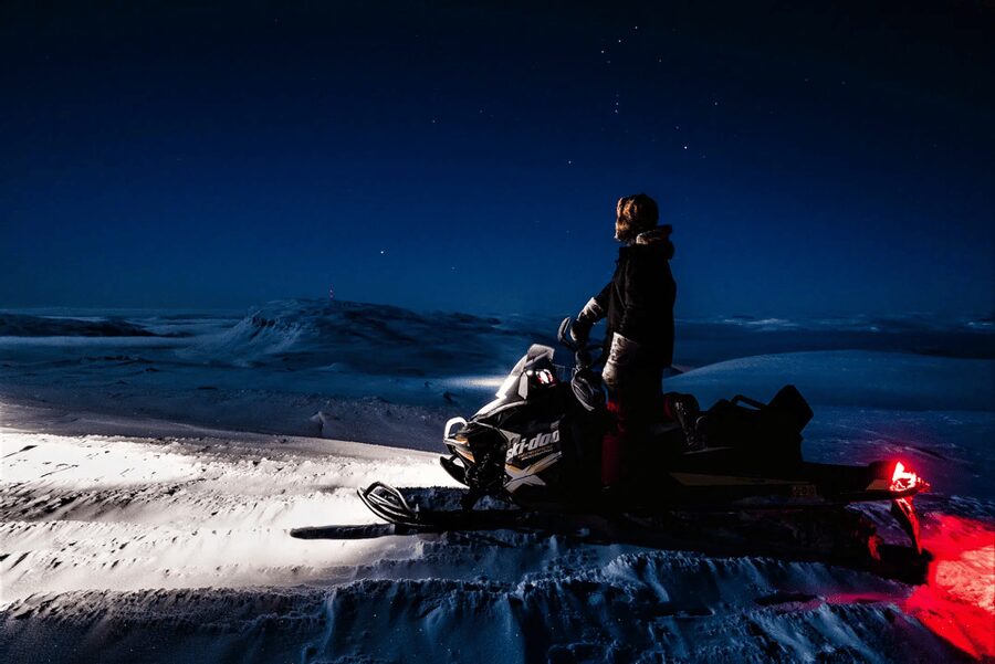 Rovaniemi: Northern Lights Snowmobile Safari with Campfire - A four-hour Arctic night by snowmobile
