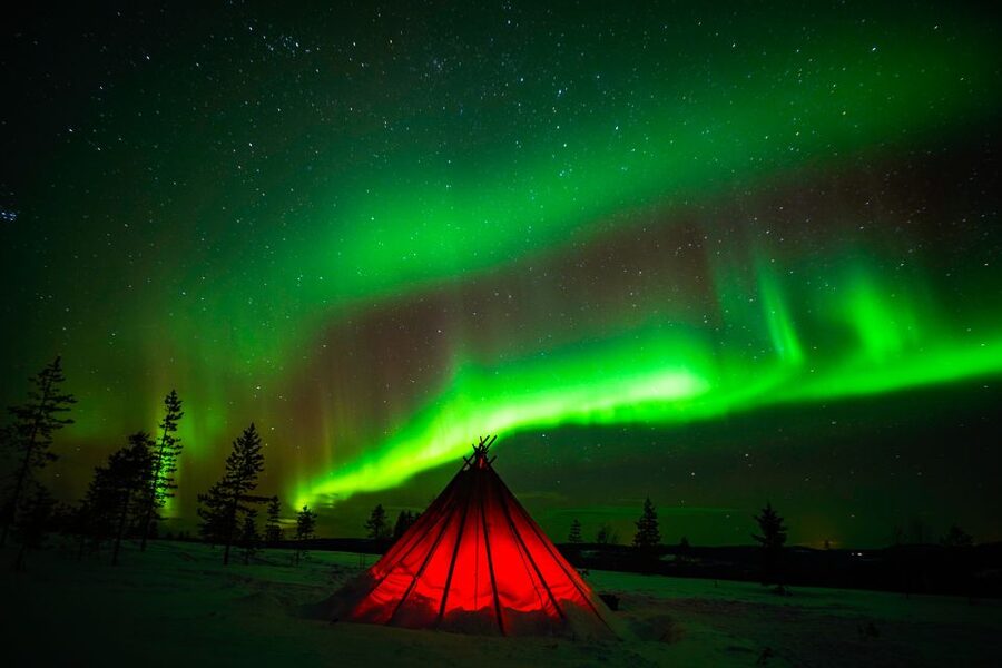 Rovaniemi: Northern Lights Snowmobile Tour - Riding beyond Rovaniemi after dark