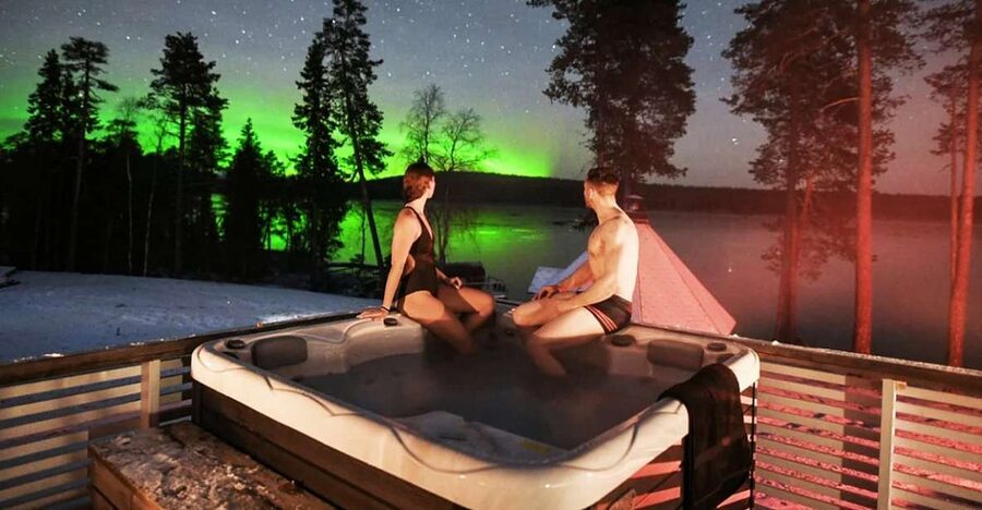 Rovaniemi: Northern Lights Trip with Arctic Sauna & Jacuzzi - The sauna and jacuzzi hour