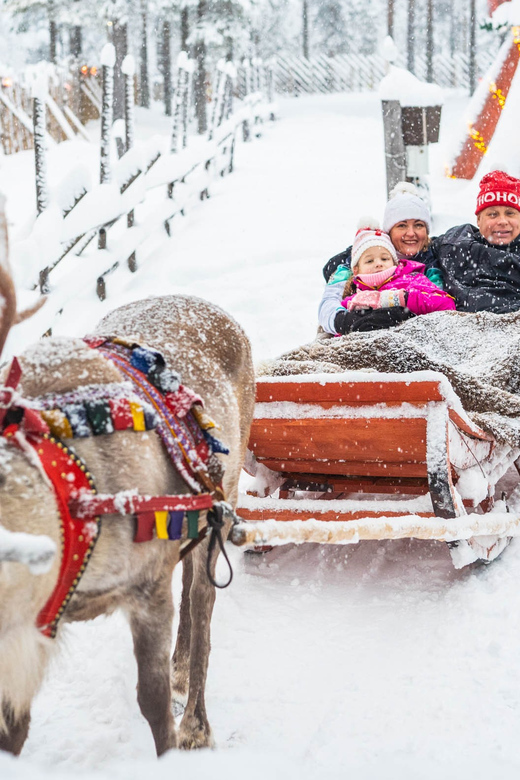 Rovaniemi: Private Pro Photoshoot in Santa Claus Village - Photographing your group inside the village