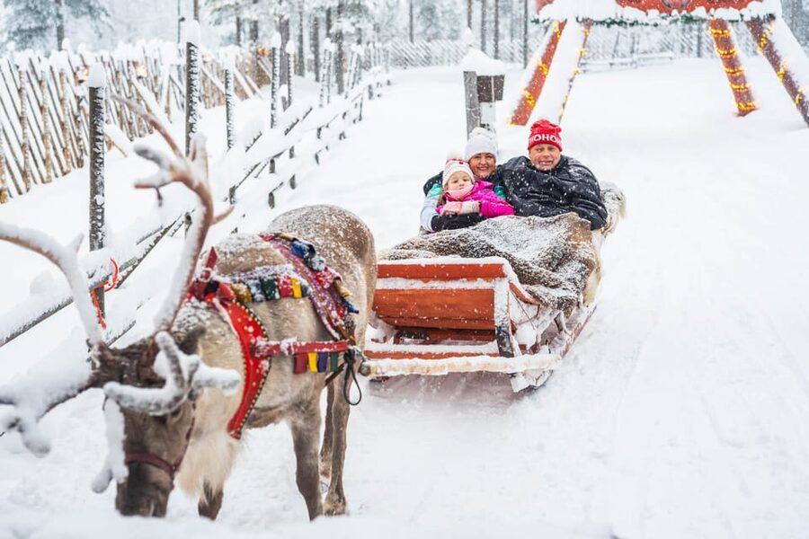 Rovaniemi: Private Pro Photoshoot in Santa Claus Village - Price and value for different group sizes